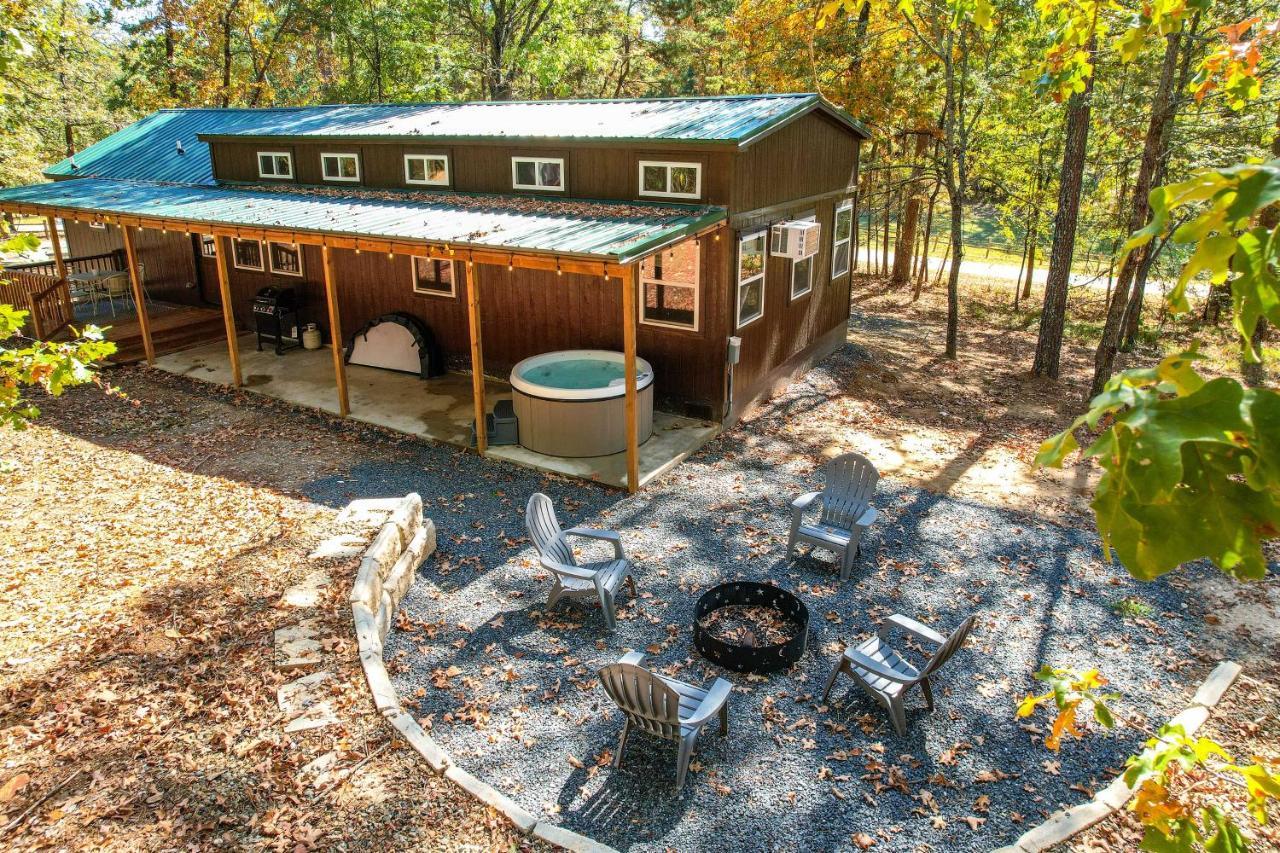 Stylish Cabin By Beavers Bend Hot Tub And Fire Pit Broken Bow Exterior photo